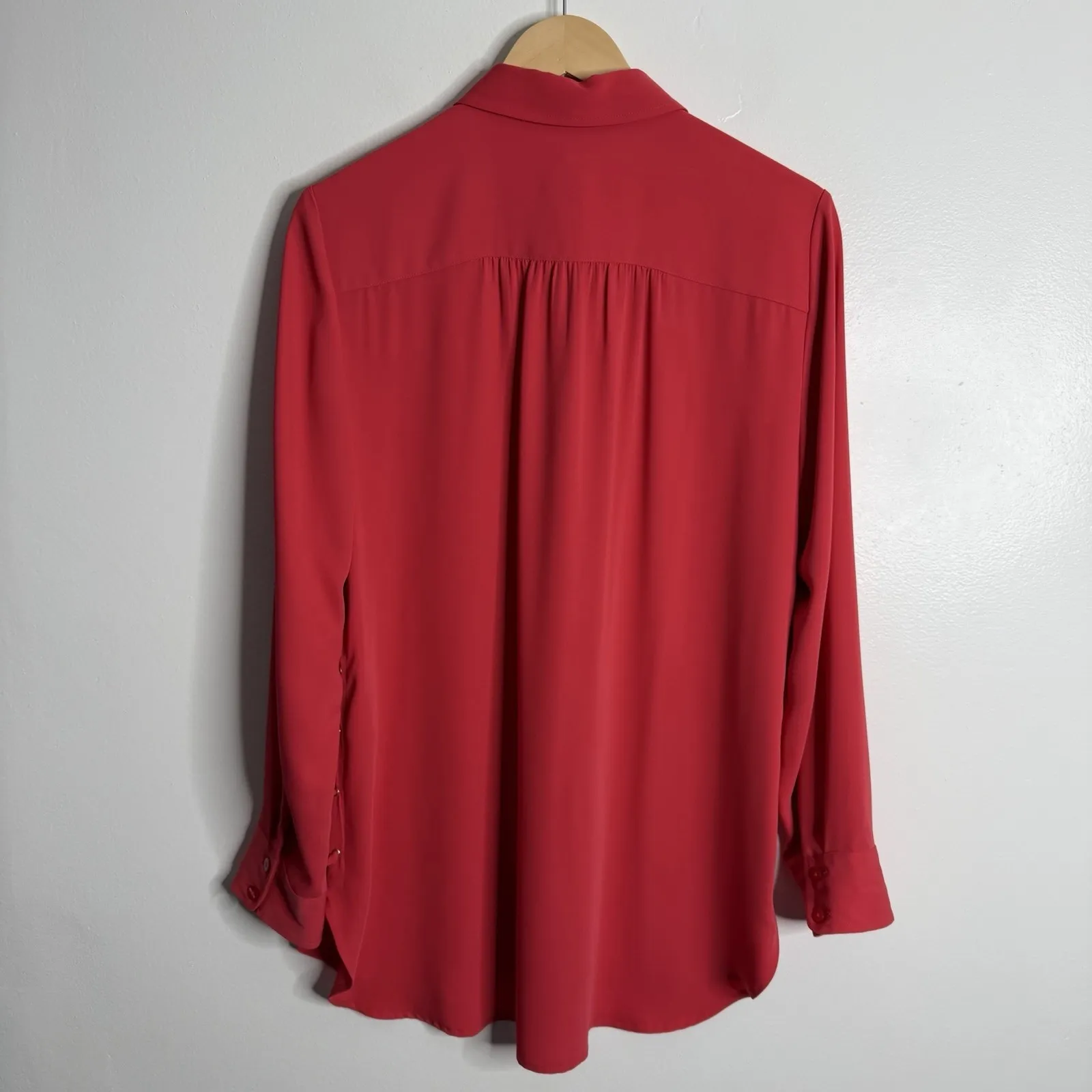 Chico's Collared Blouse Button Front Long Sleeve Coral Medium Chico 1 Side Detai - Image 2