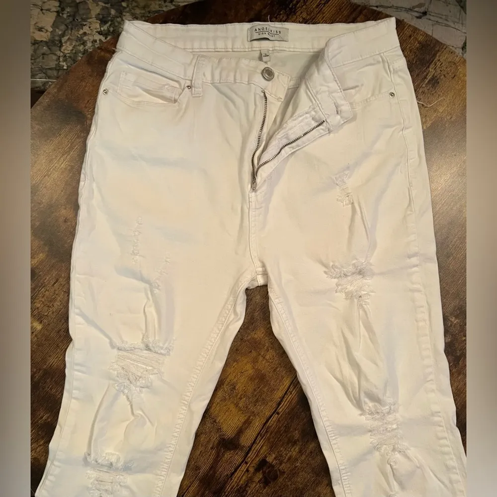 Angel Kiss  | juniors high waisted distressed skinny uwhite jeans. Size: 15. - Image 6