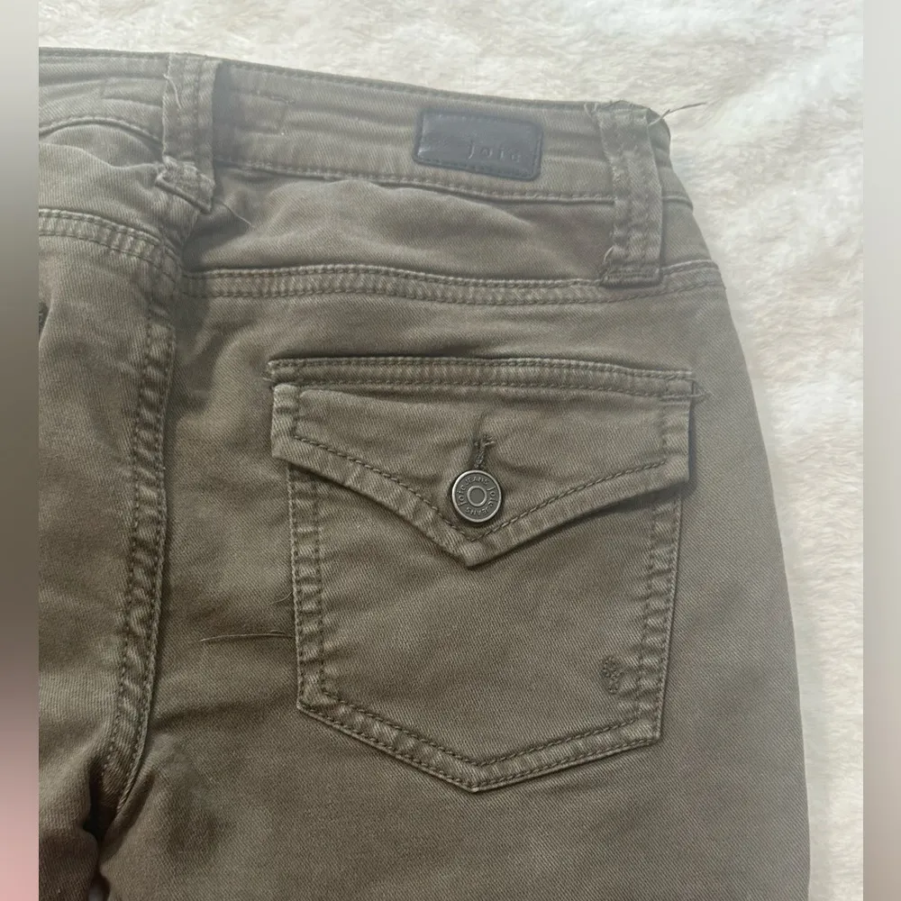 Joie So Real Skinny Green Pants with Sleek Stretch Fit - Image 12