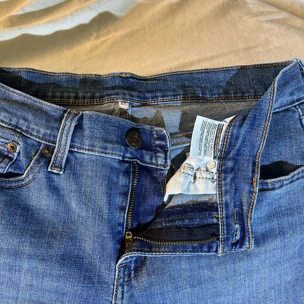 Women's Levi's Mid-Length Denim Shorts - Image 5