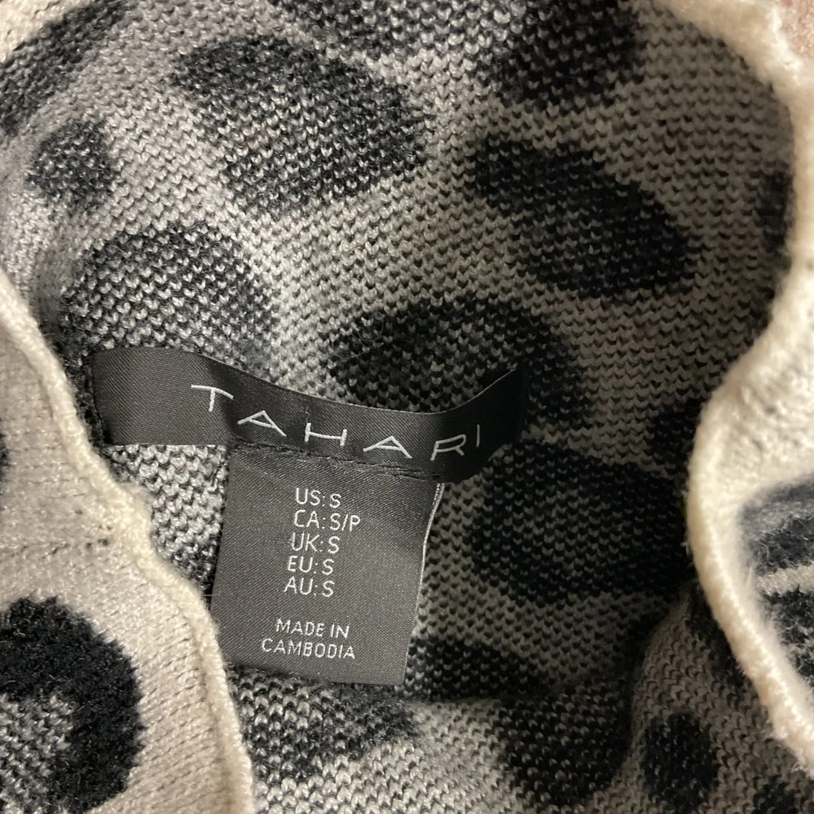 Tahari Women's Leopard Print Mock Neck Long Sleeve Sweater Top Size S - Image 4