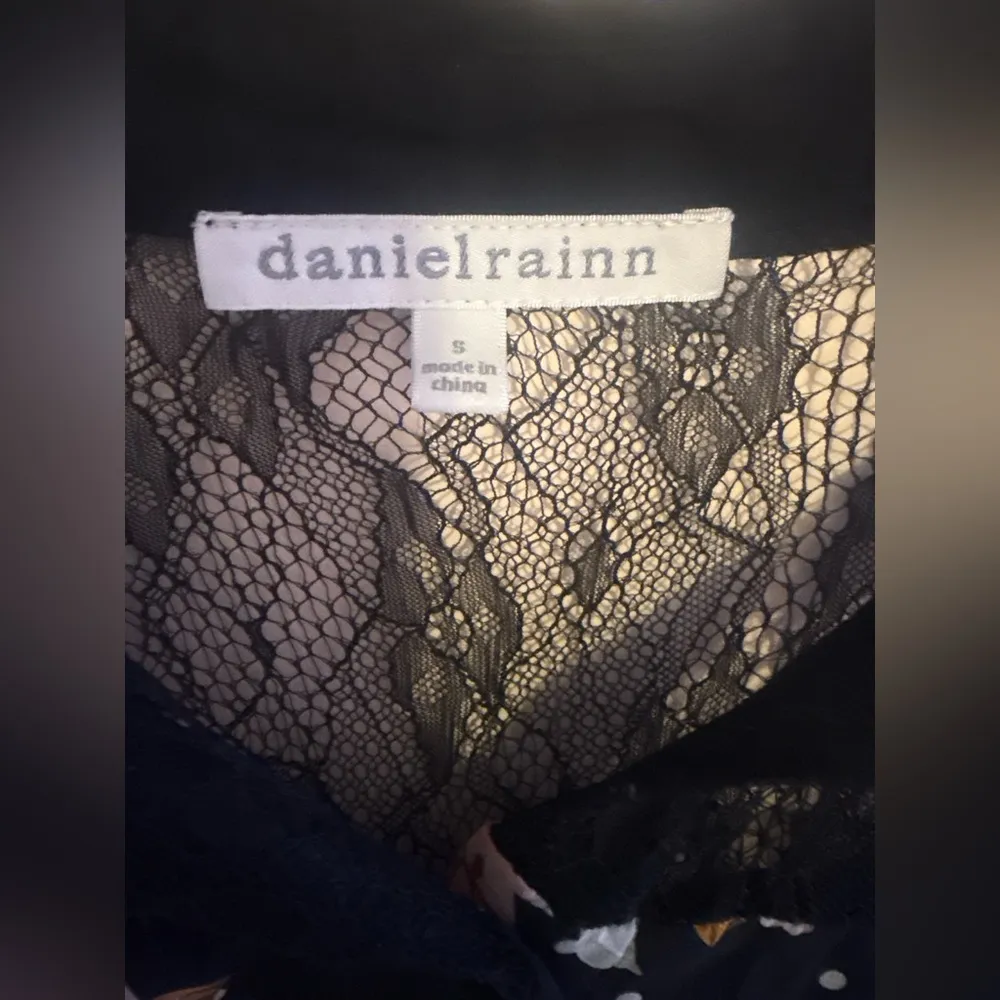 Top daniel rainn sleeveless black/flowery/ lace blouse S Button Down Floral - Image 4