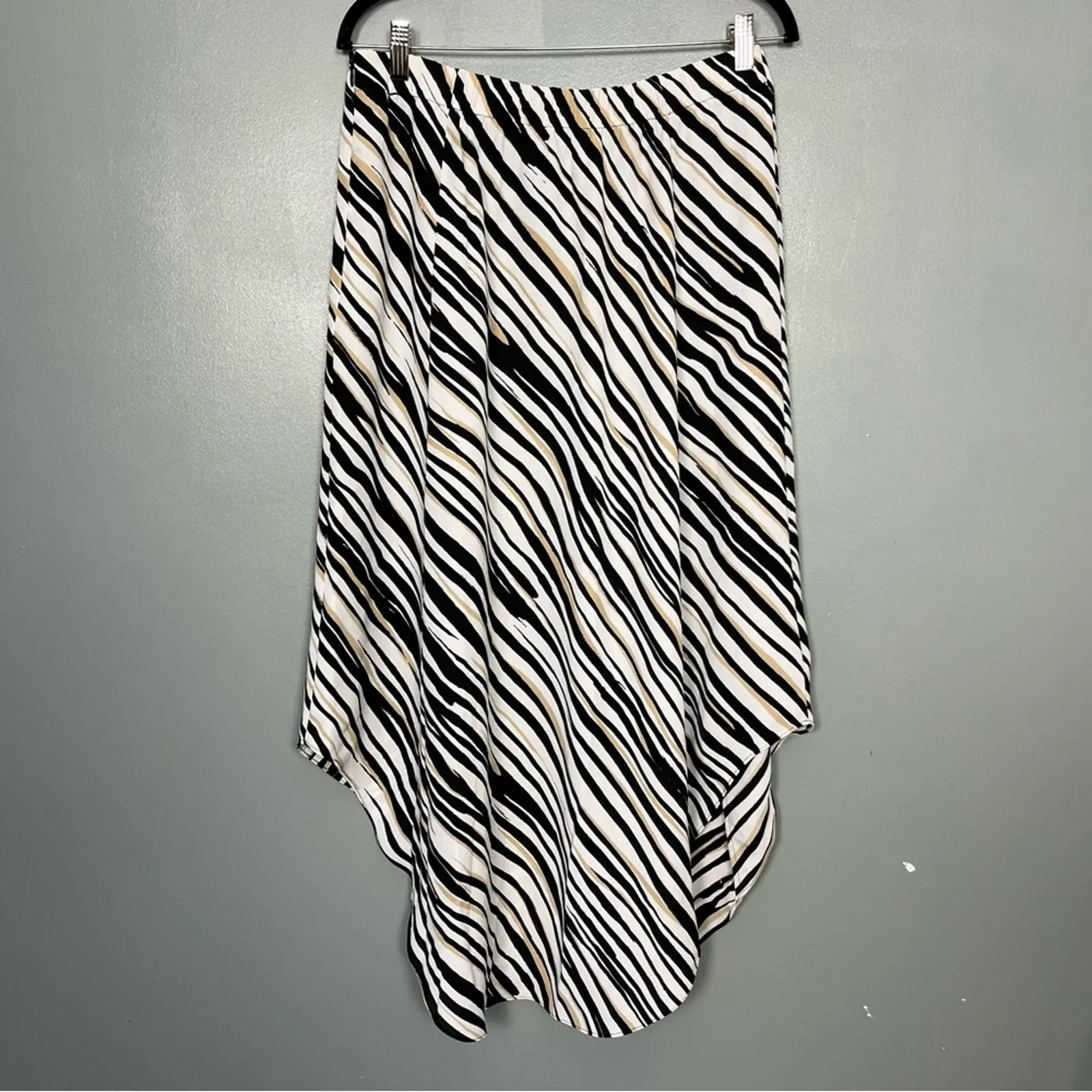 NWT Chico’s Black Label Shirt Tail Skirt Animal Print Stripes Black White Size 8 - Image 2