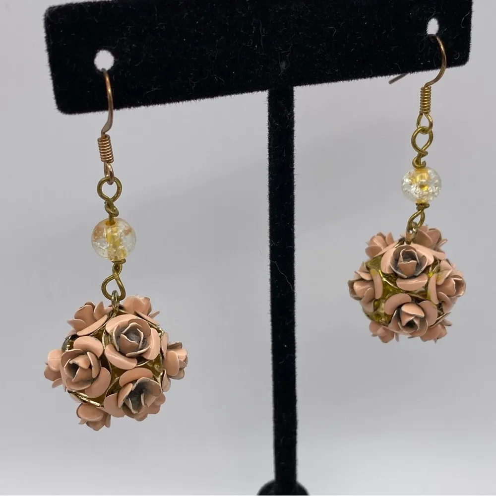 Vintage Bouquet Of Pink Roses Earrings - Image 5