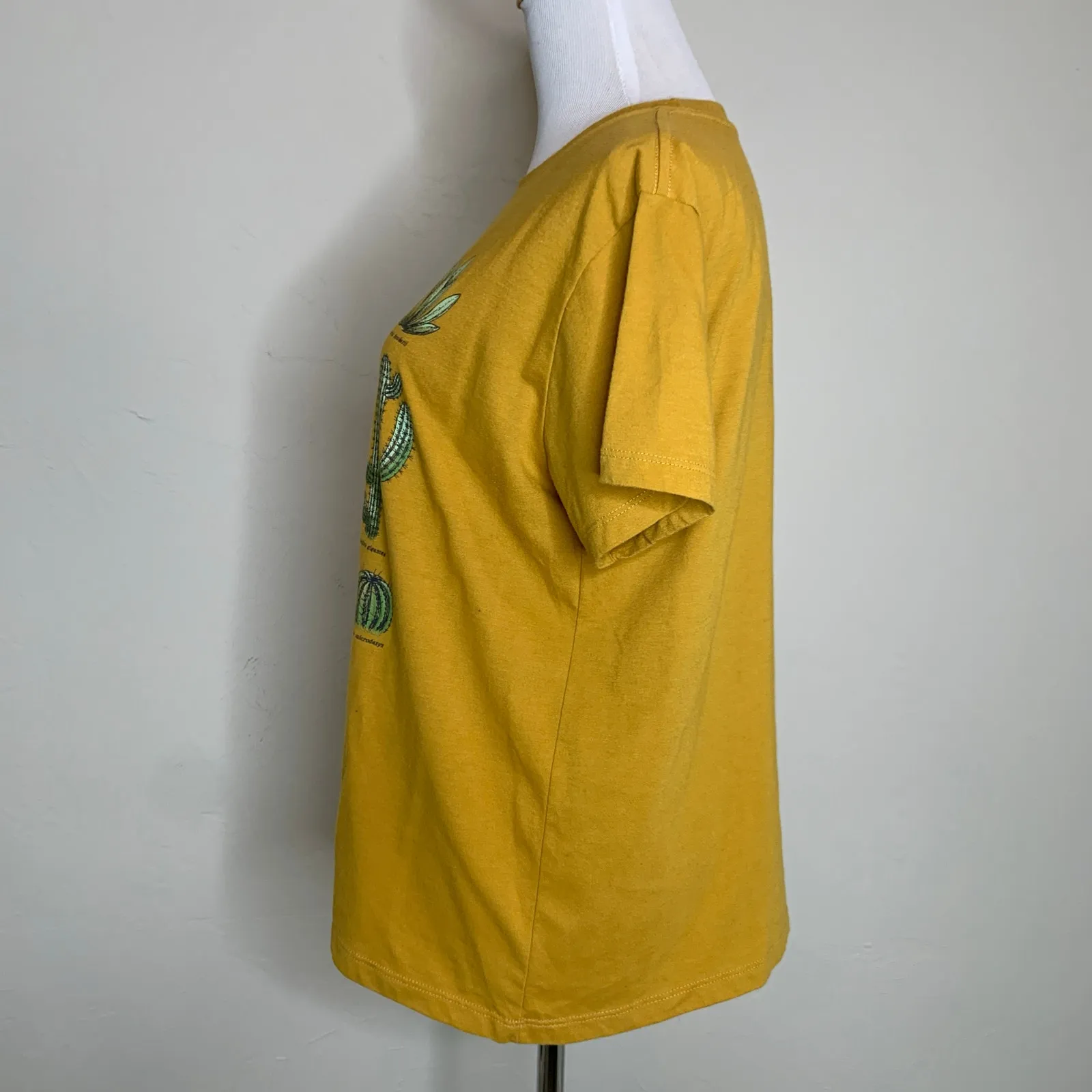 Fifth Sun Gold Cactus T Shirt Sz Medium - Image 3