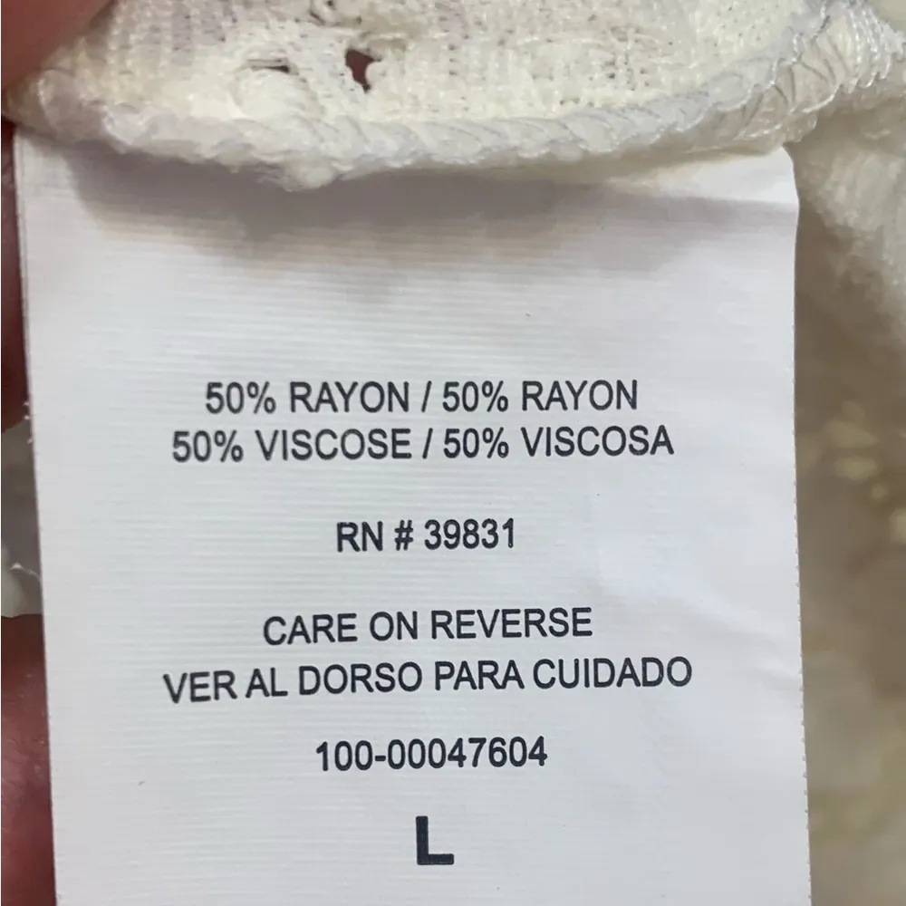 NWT My Michelle Large Lace Long Sleeve Keyhole Neckline Blouse.       1486 - Image 6