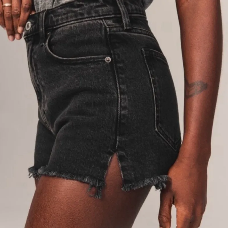 Abercrombie & Fitch Mid Rise Boyfriend Black Shorts size 28 NWT - Image 3