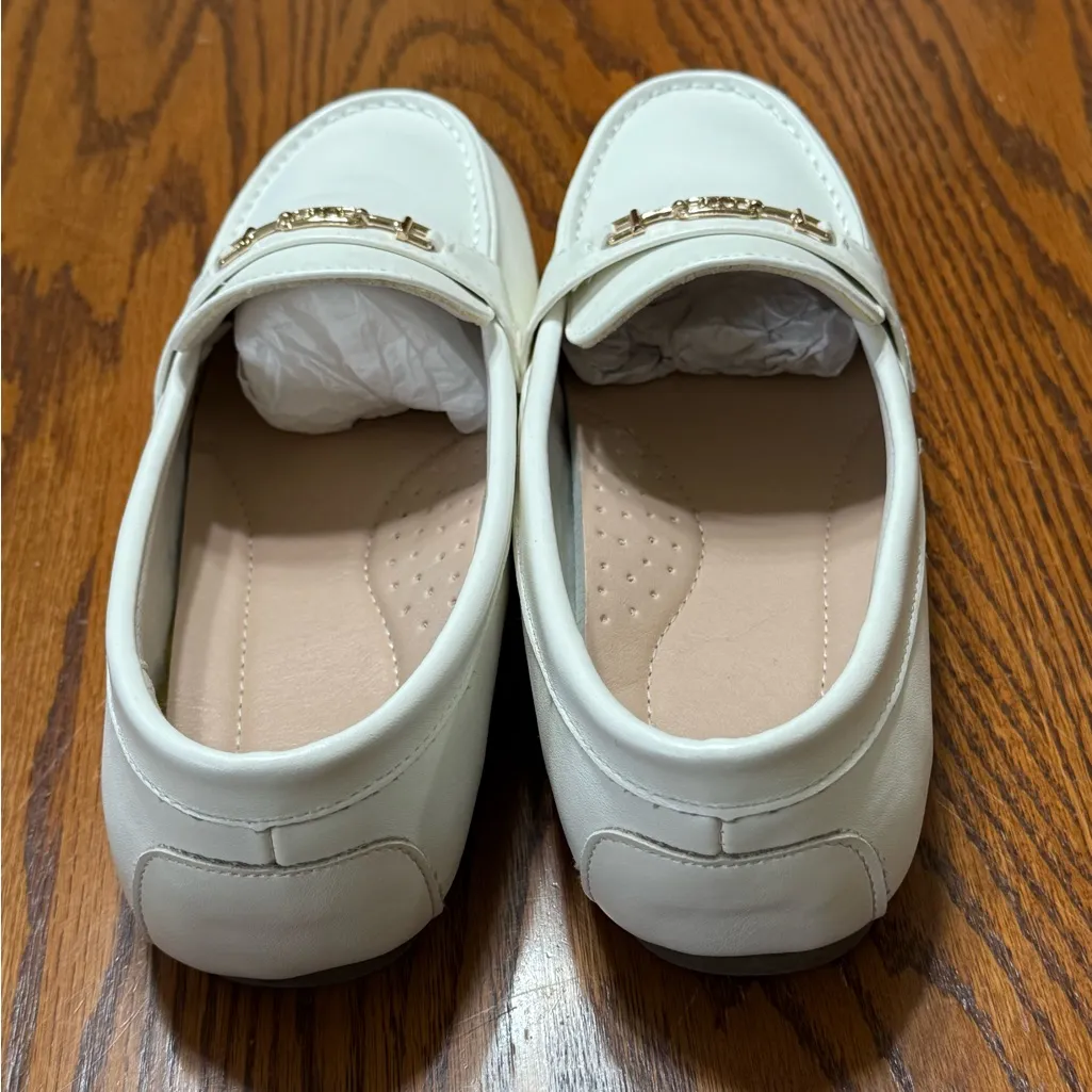 Women’s Cream Loafers With Gold Horse Bit Detail Size 9 - Image 3