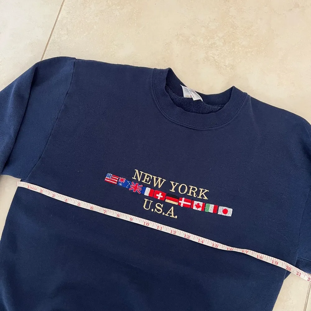 Vintage  New York USA Navy Blue Embroidered Flags Sweatshirt Size M - Image 14