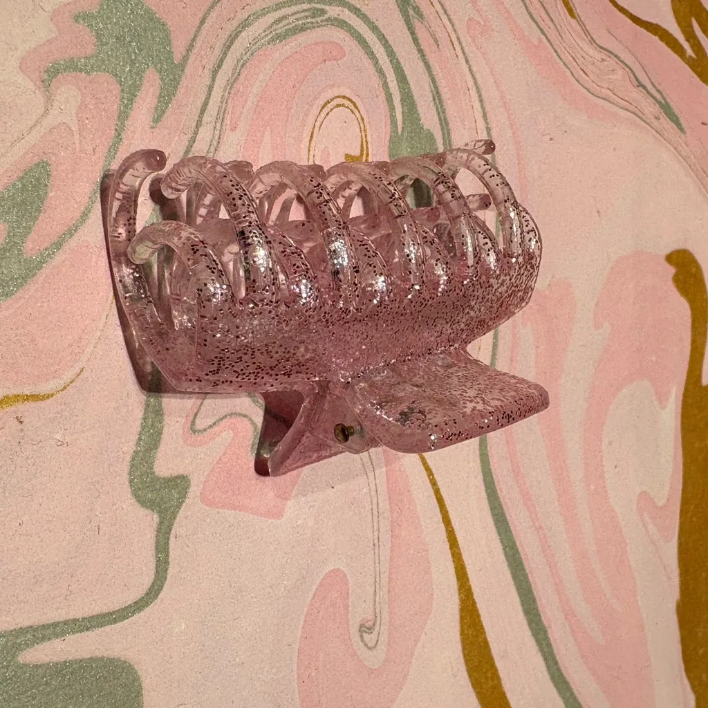 Sparkly pink hair clip - Image 2