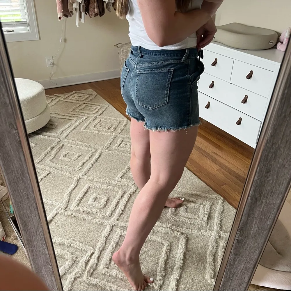 Nwt Hollister ultra high rise mom jean shorts - Image 3
