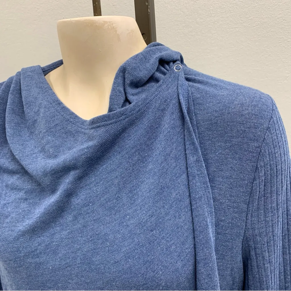 Kindred Bravely Blue Women's Maternity/ Nursing Hoodie. Size Medium - Image 3