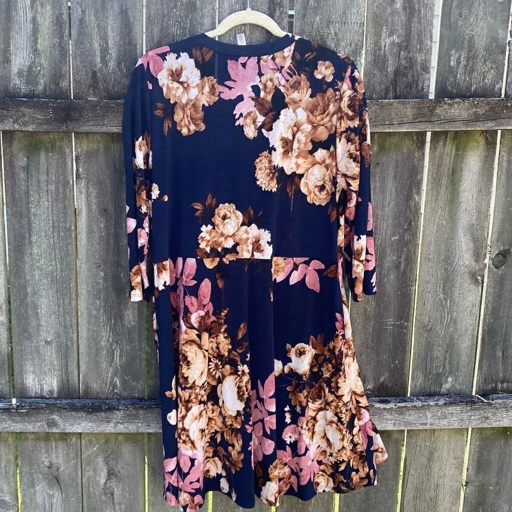 Paisley Grace Navy Floral T-Shirt Dress | L - Image 4