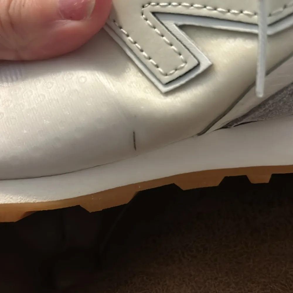 New Balance 696. Size 9 - Image 8