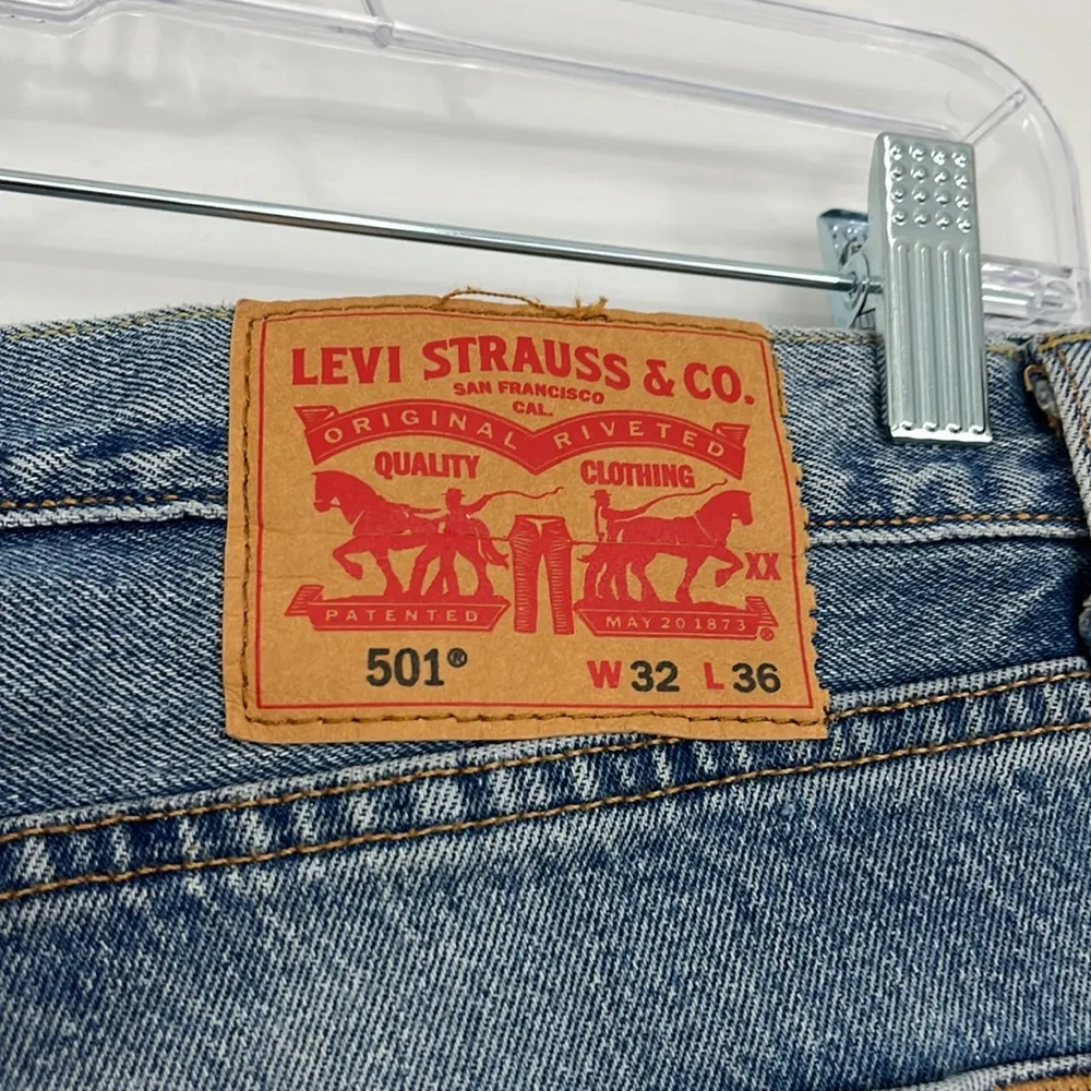 Levi's Size 32 Blue 501 Denim Cutoff Jean Shorts - Image 5