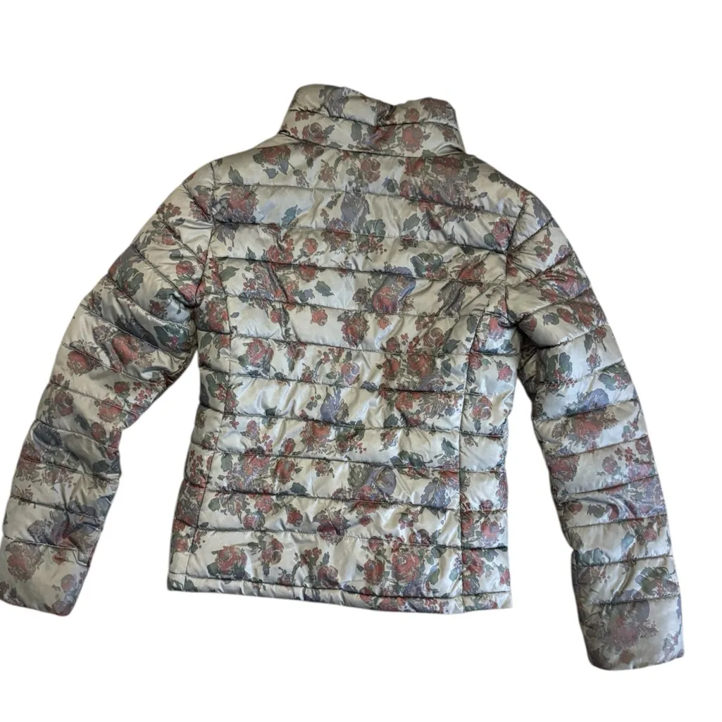 Gap Women's Floral Puffer Winter Jacket Size - Small - Image 5