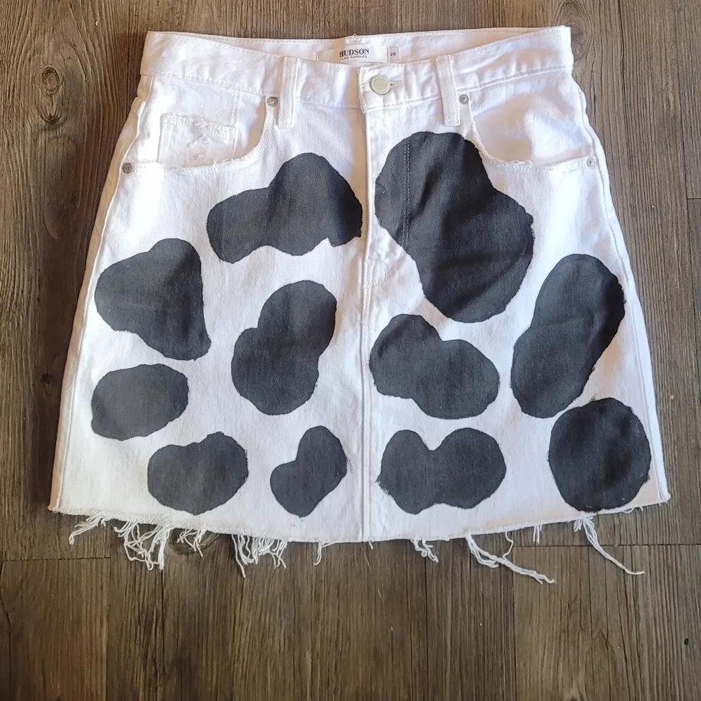 Hudson White Black Animal Print Raw Hem Denim Skirt 25 - Image 7