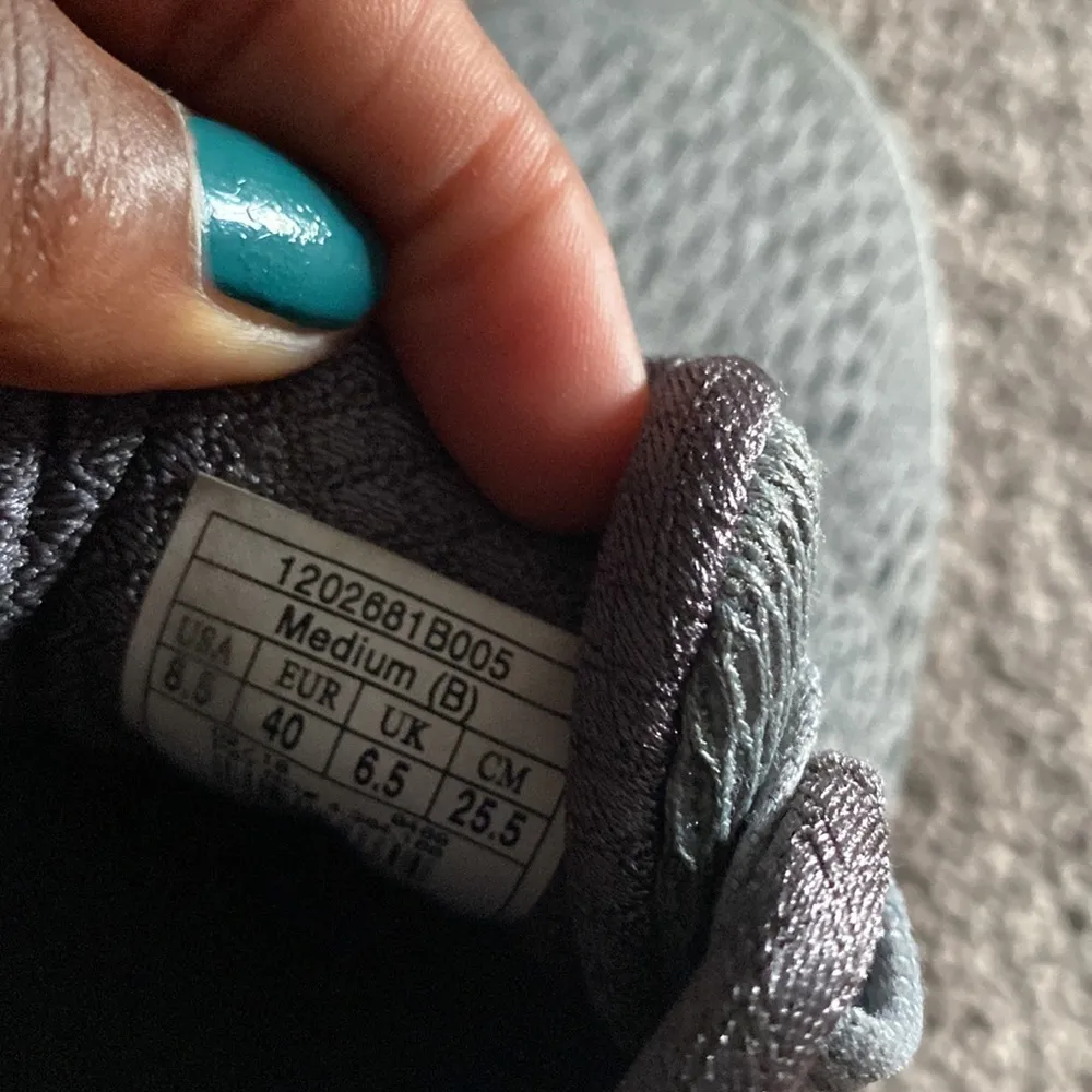 Brooks Women’s Running Shoes Gray Size 8.5 - Image 4