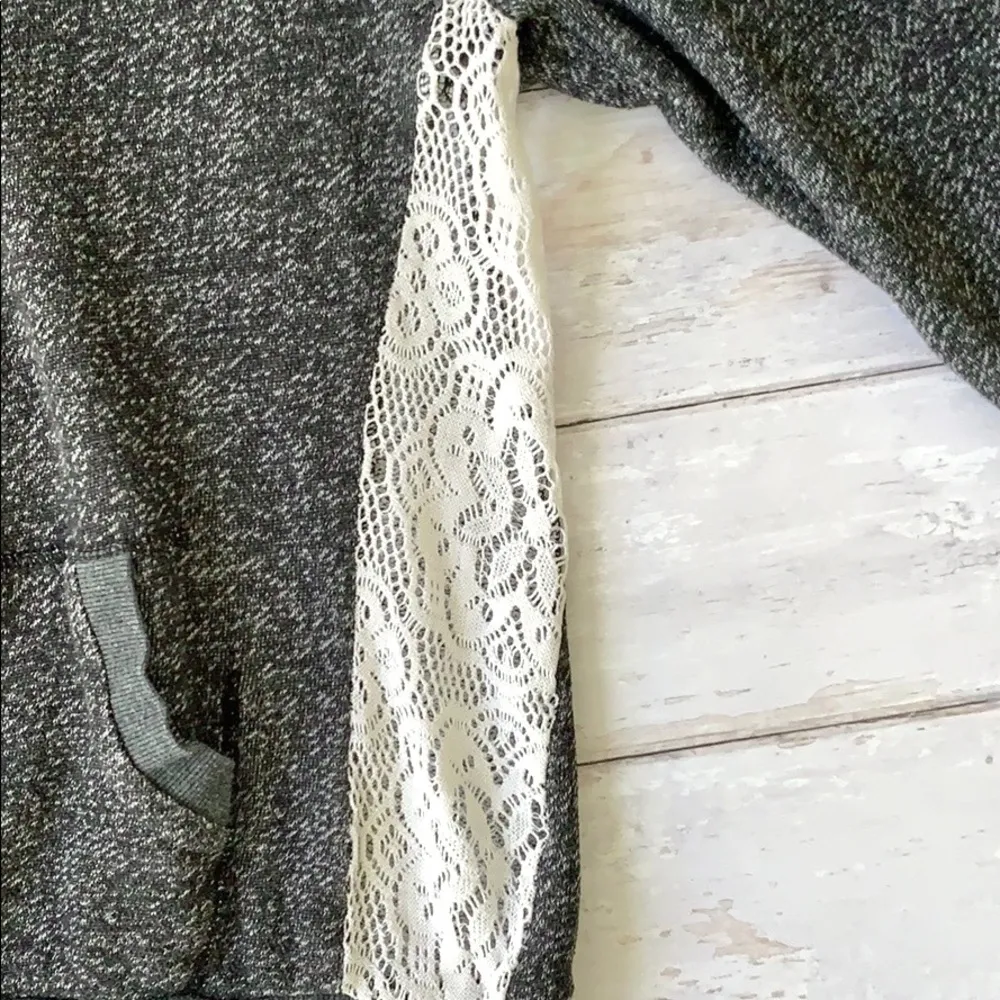H&M Women’s L/G Gray Marled Sweatshirt Hoodie Lace Detail Size Large - Image 3