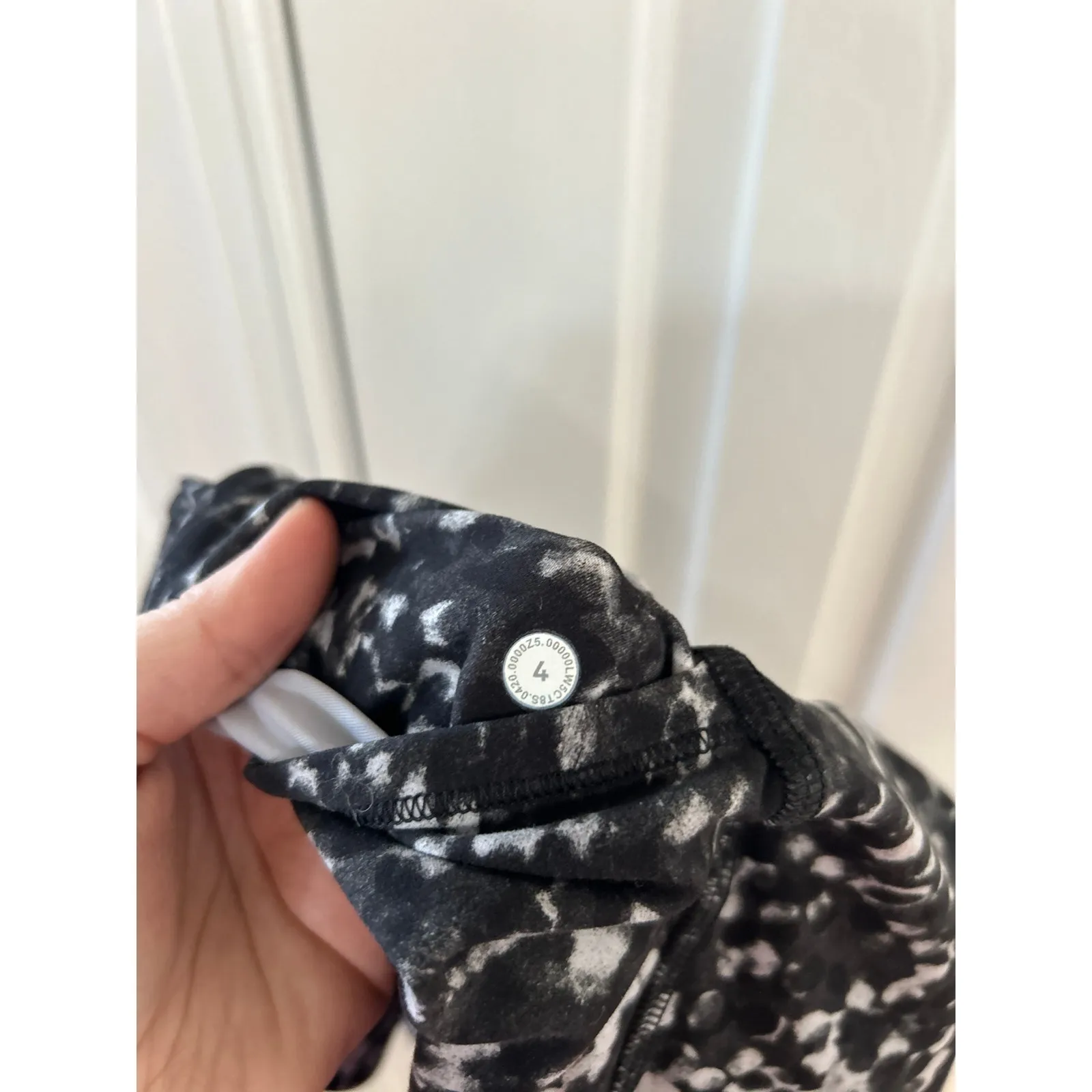 Lululemon Invigorate Black White Dot Print Cropped Ankle High Waist Legging - Image 5