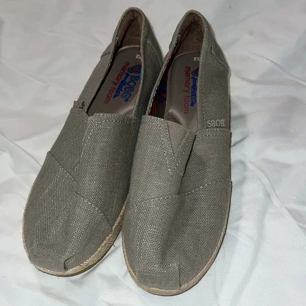 BOBS from Skechers memory foam size US 8 ladies arch pillow slip ons shiny gray - Image 9