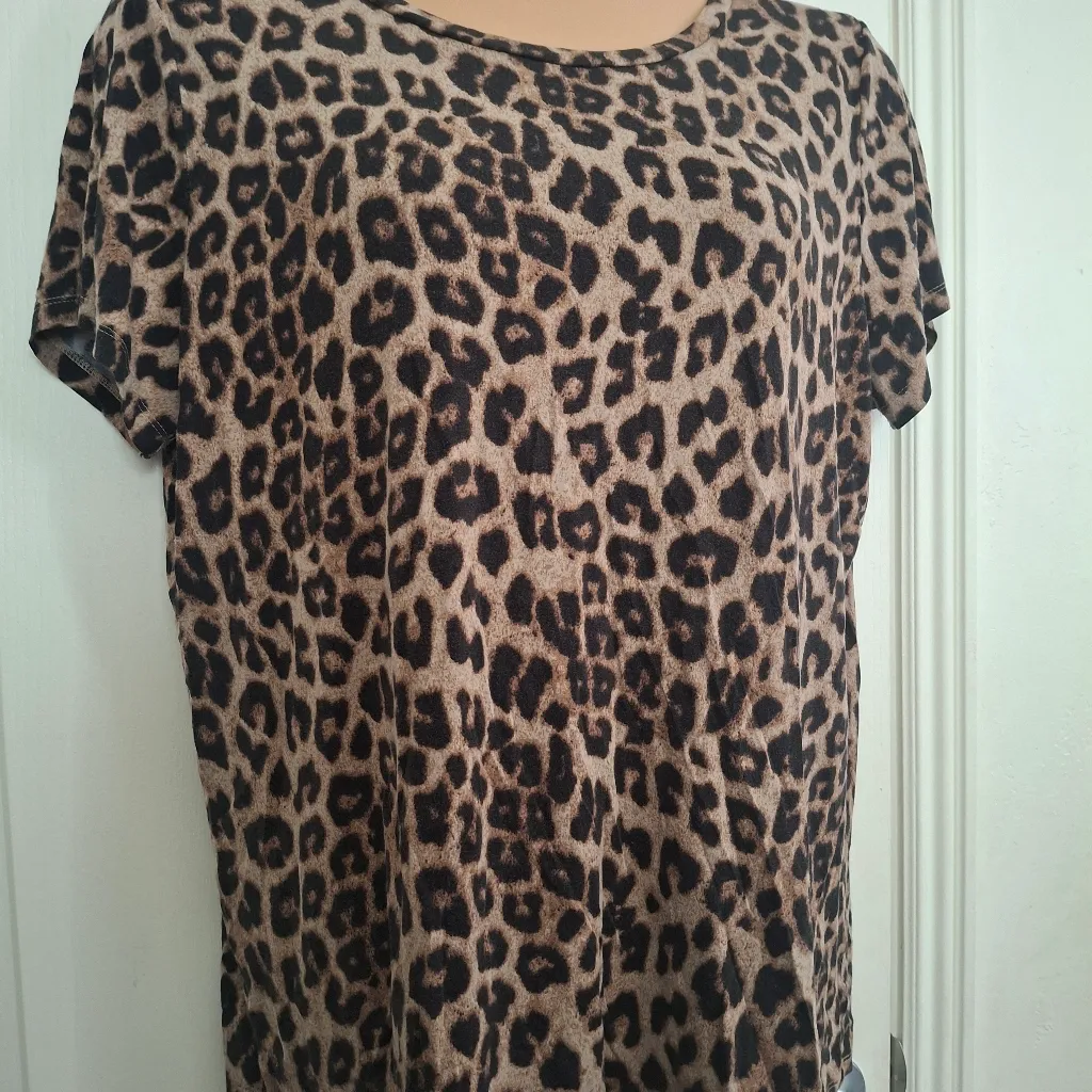 Torrid Sz 2 Leopard Print Women's Top - Image 5