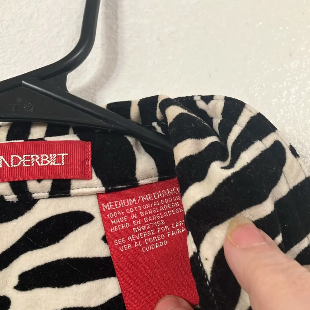 FINAL MARKDOWN Gloria Vanderbilt shacket medium - Image 3