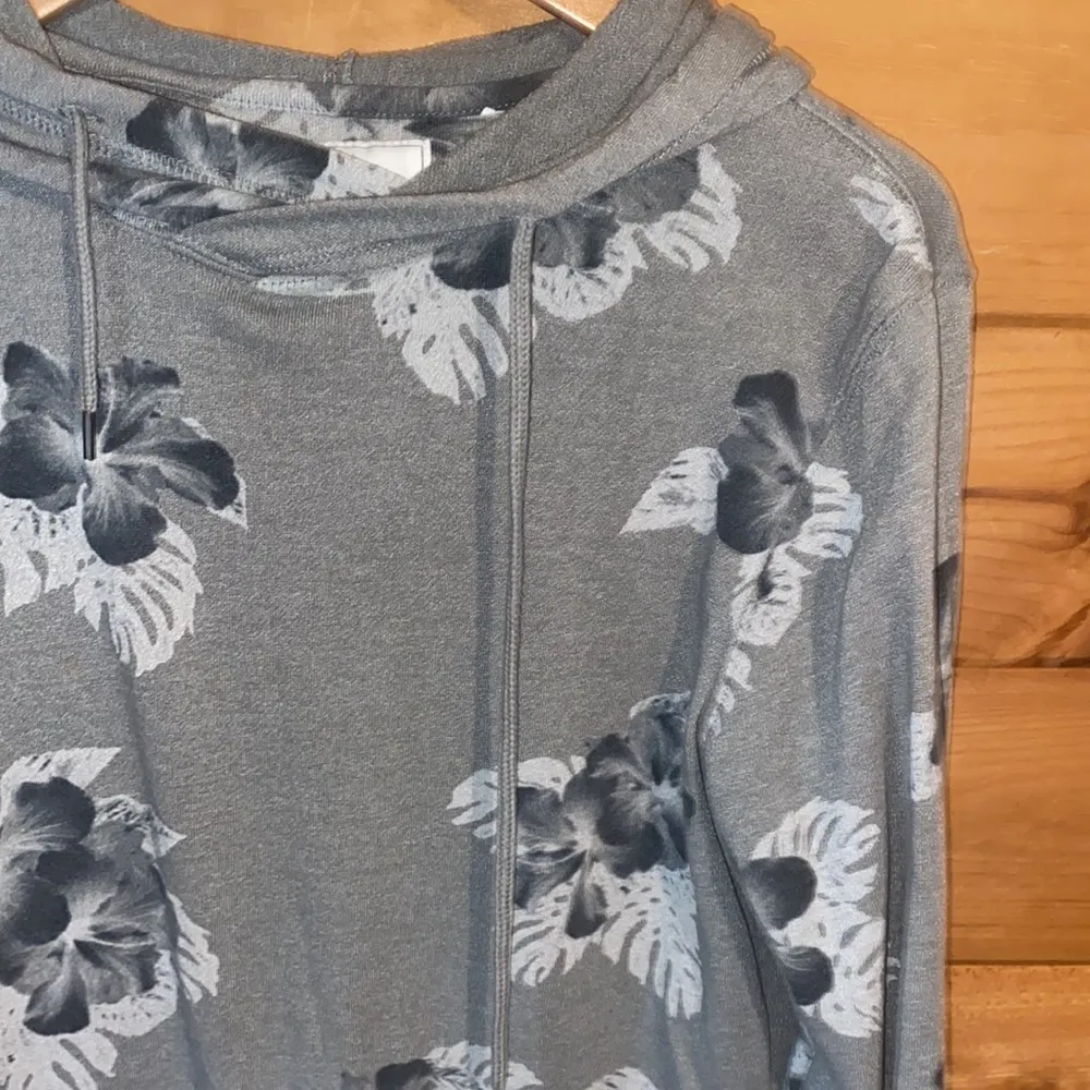 On the Byas pacsun gray floral pullover sweatshirt - Image 2