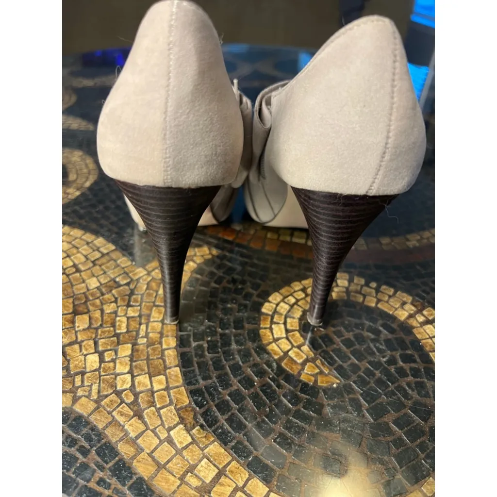 Madden Girl Taupe Faux Suede Knotted Bow Heels Women's Size 7 Slip-On Pumps - Image 3