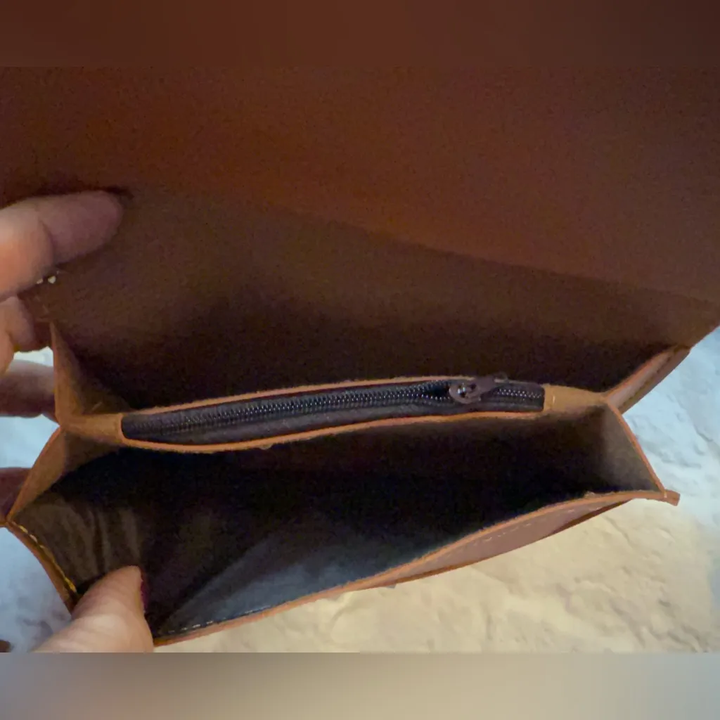 Forever Young Tan Women's Wristlet NWOT - Image 4