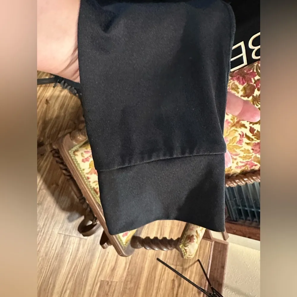 EUC Bebe sport leggings for women size Large black graphic name left leg - Image 2