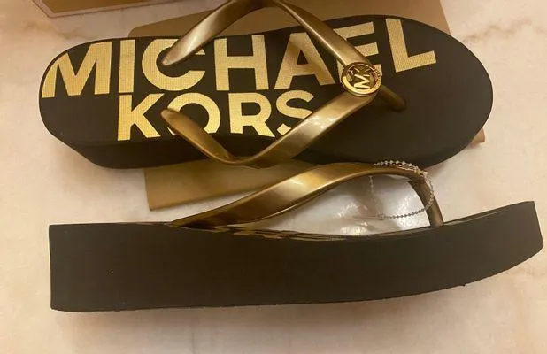 Gold Sandals Size 7 - Image 3