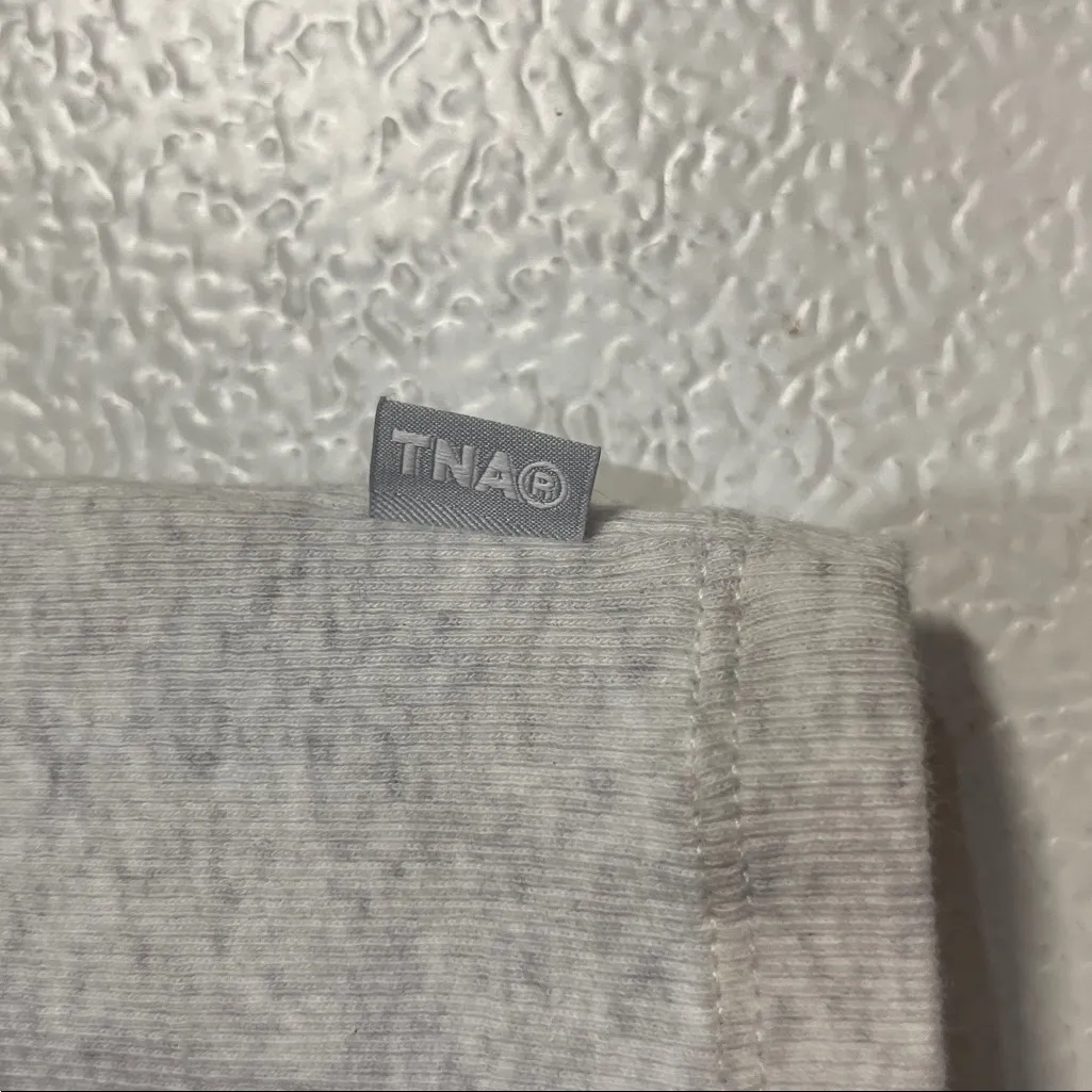 TNA ARITZIA RIBBED CROPPED TANK HEATHERED GRAY SMALL - Image 4