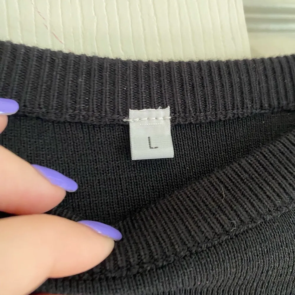 Amazon size large black and white knit short sleeve popover neutral clean girl - Image 3