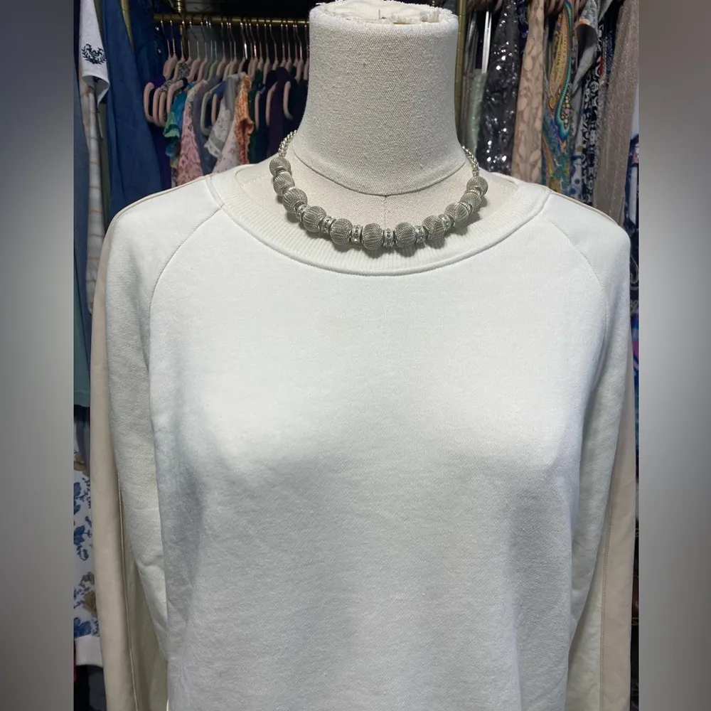 Sweatshirt Size Large Color Cream. - Image 2