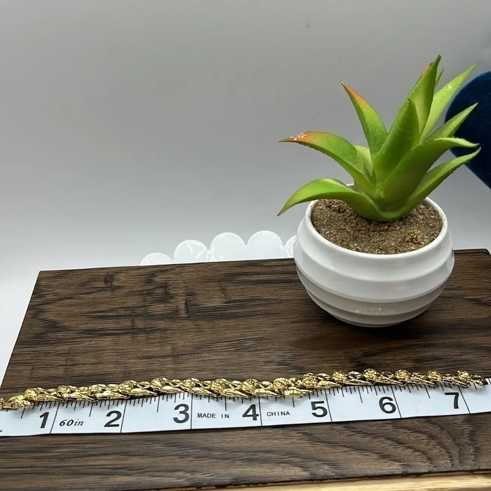 Vintage Gold Tone Textured Flower Bracelet Shiny Brutalist Design Gold Tone - Image 10