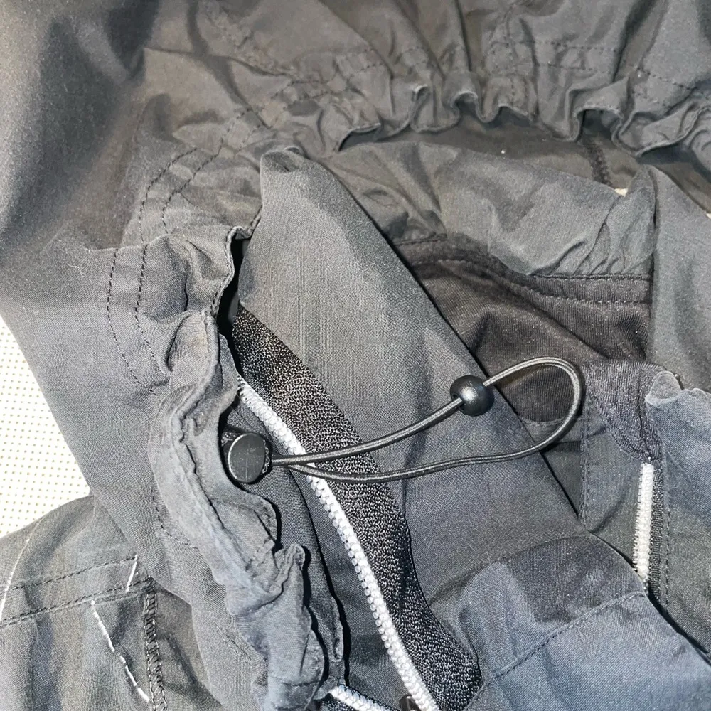 LULULEMON Run Hustle Jacket black with reflective micro-stripes size small fit - Image 5