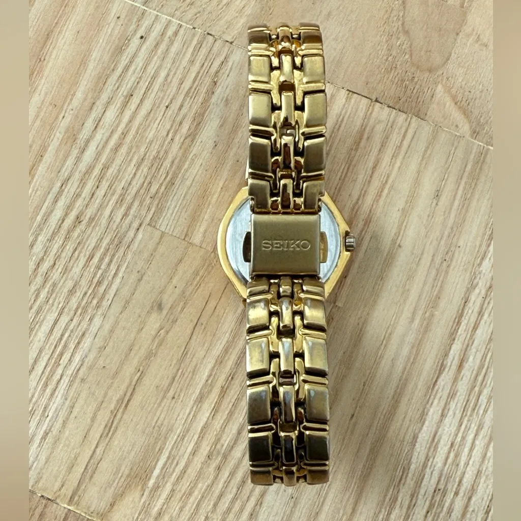 Seiko Vintage Ladies Watch Gold-Tone Dial, Case, Hands, Markers, and Bracelet - Image 10