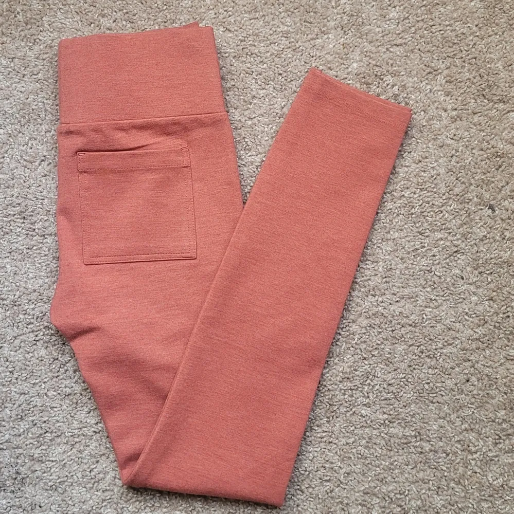 NWOT! LOFT Lou & Grey Heathered Red Back Pocket Pointe Leggings XS - Image 7