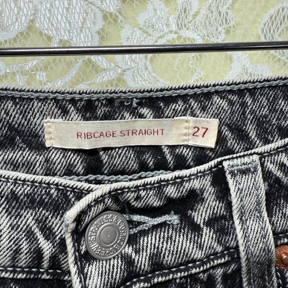 Levi's ribcage Straight Jeans 27 moon landing gray like new - Image 4