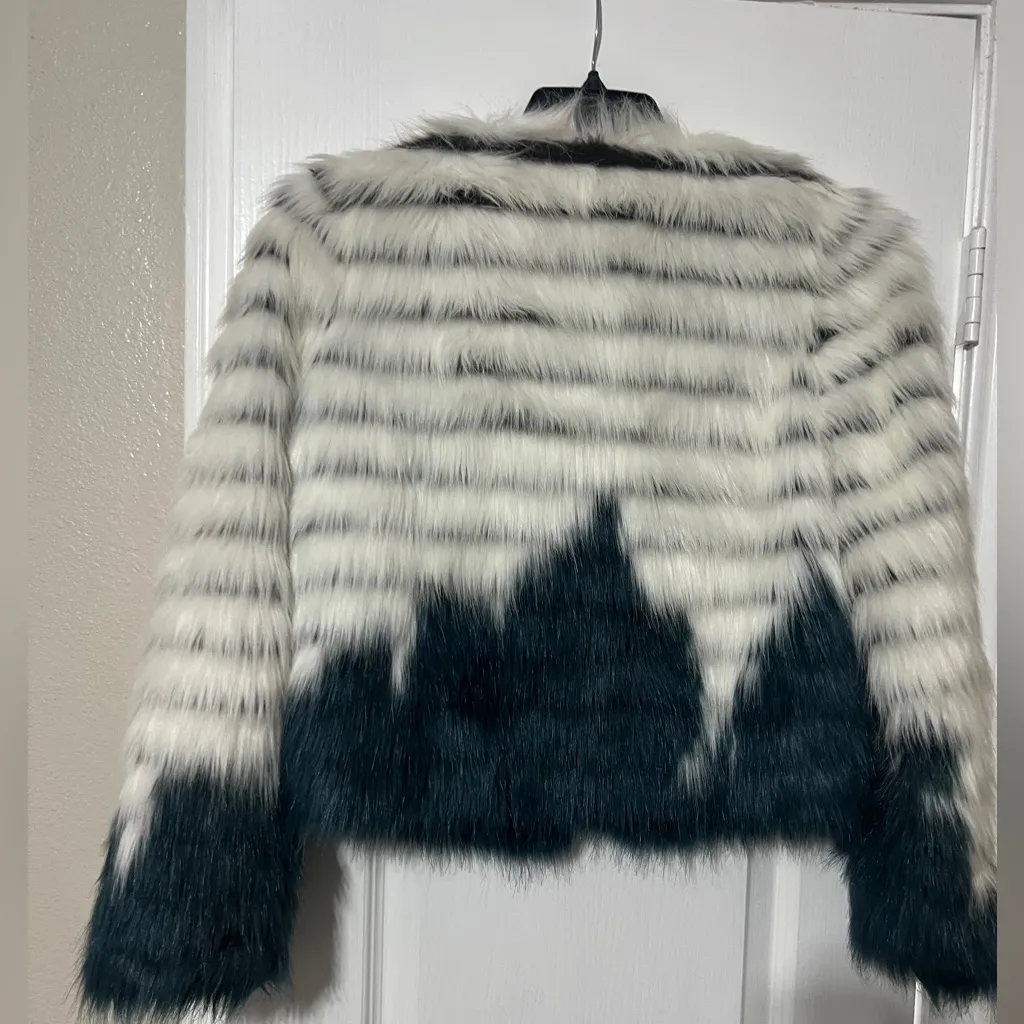 Glamorous Black and White Striped Teddy Jacket - Image 2