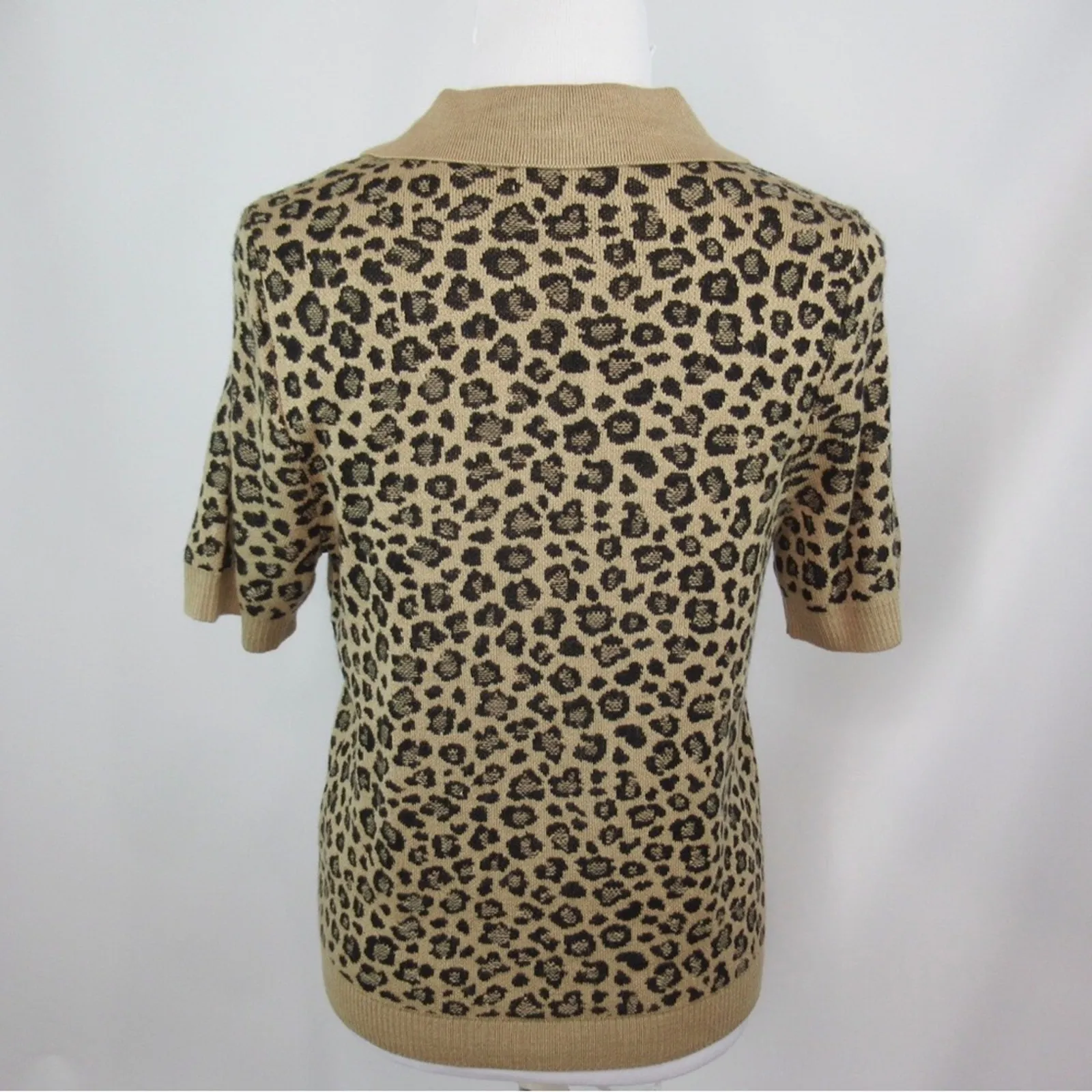 ANTHROPOLOGIE Liv Leopard Print Short Sleeve V-Neck Knit Top Women’s Size Small - Image 5