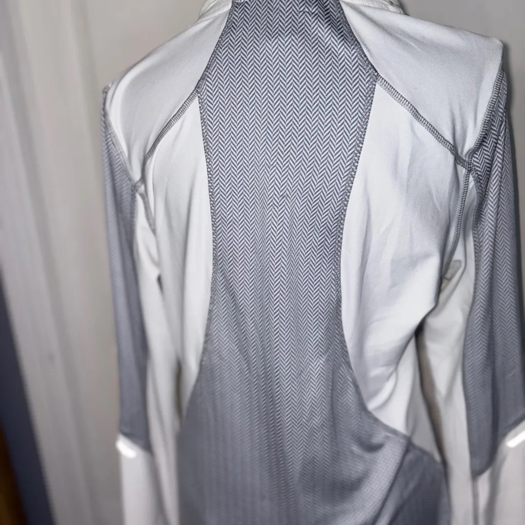 Mondetta Gray and White Pullover with Yellow Trim - Image 5