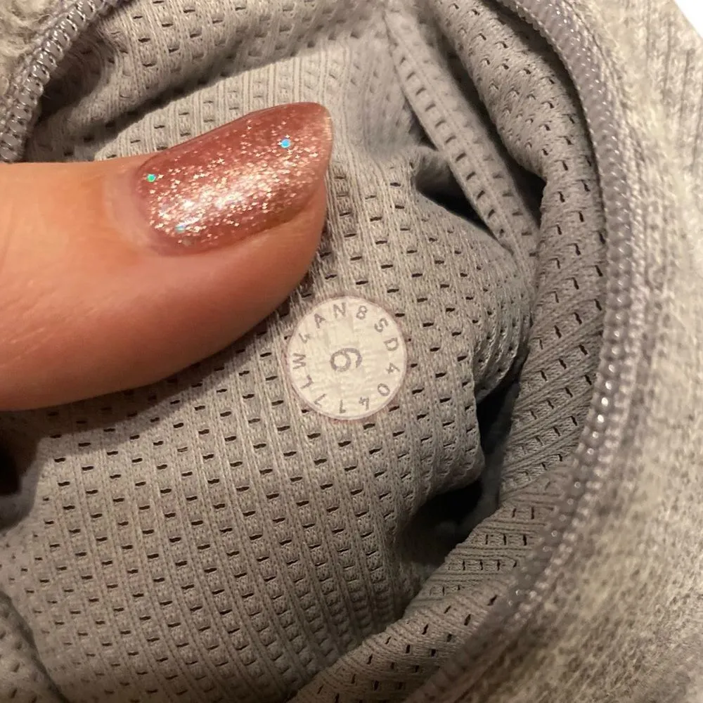 Lululemon Women’s‎ 6 Stand Out Sherpa 1/2 Zip Fuzzy Pullover Gray Cozy Winter - Image 4