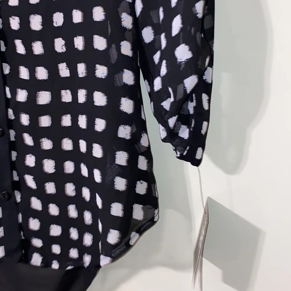 Iz Byer small women’s sheer button down v neck blouse w/open v neck scoop back - Image 4