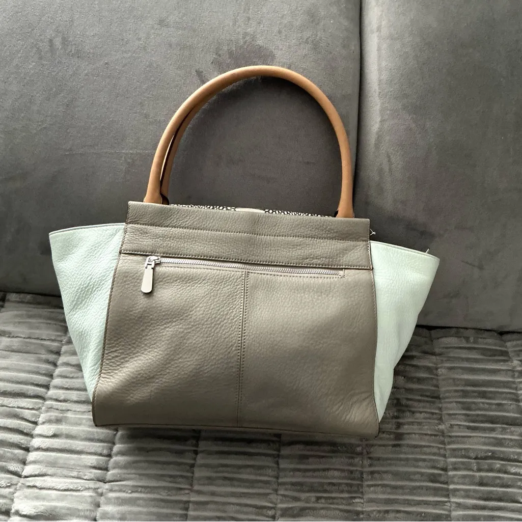 Elegant VINCE CAMUTO JULIA  Handbag🦋🦋 - Image 4