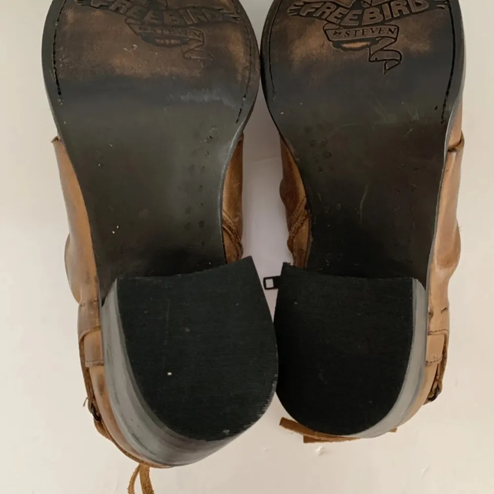 FreeBird by Steven Sandi brown booties shoes boots size 8 BoHo distressed RARE - Image 7
