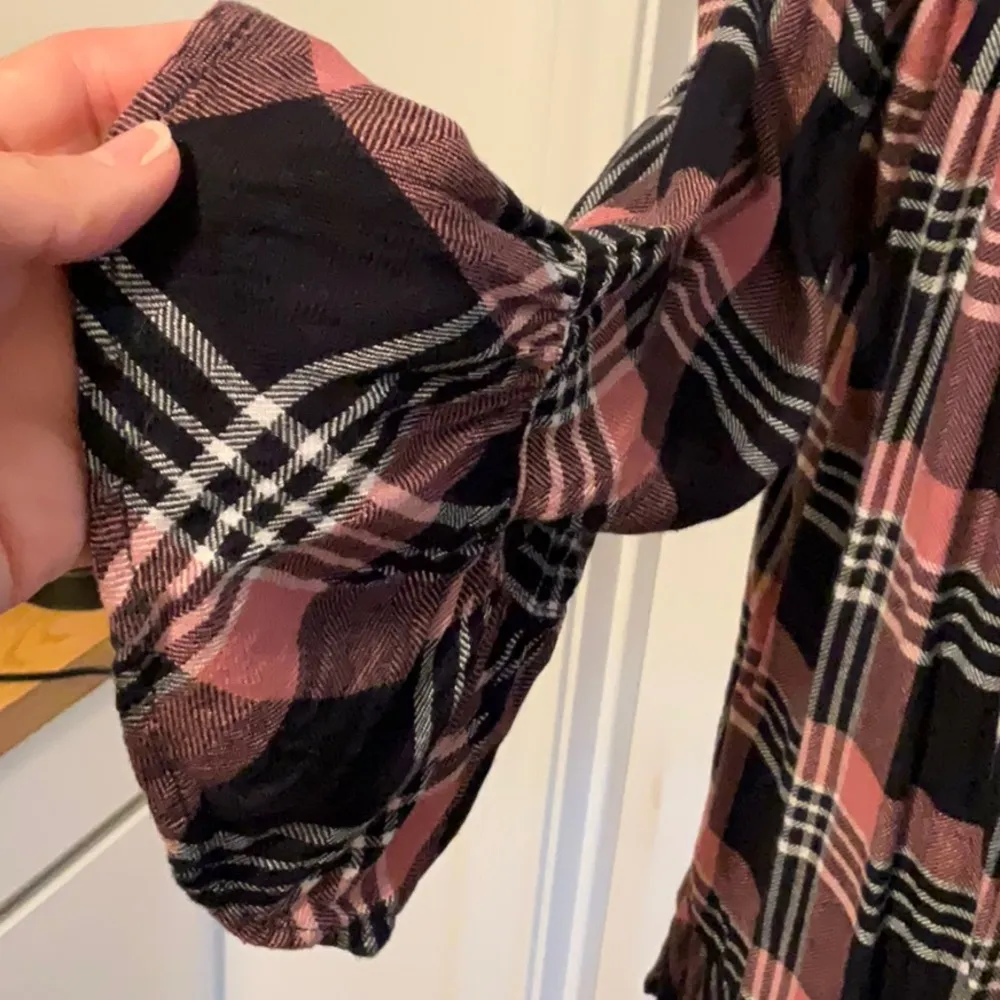 🍿🍿🍿BOGOHO🍿🍿🍿Plaid Women's Top in Pink and Black - Image 4