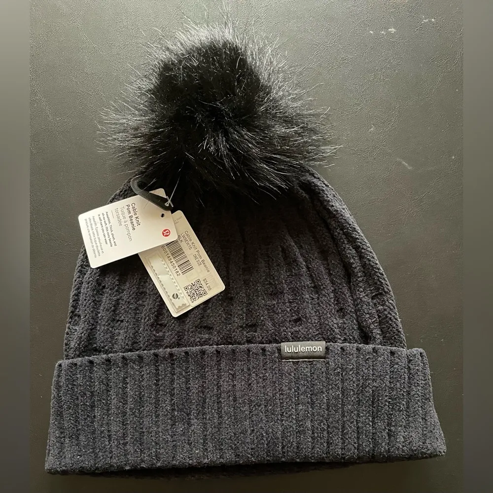 NWT Lululemon Women’s Cable Knit Pom Beanie Black - Image 9