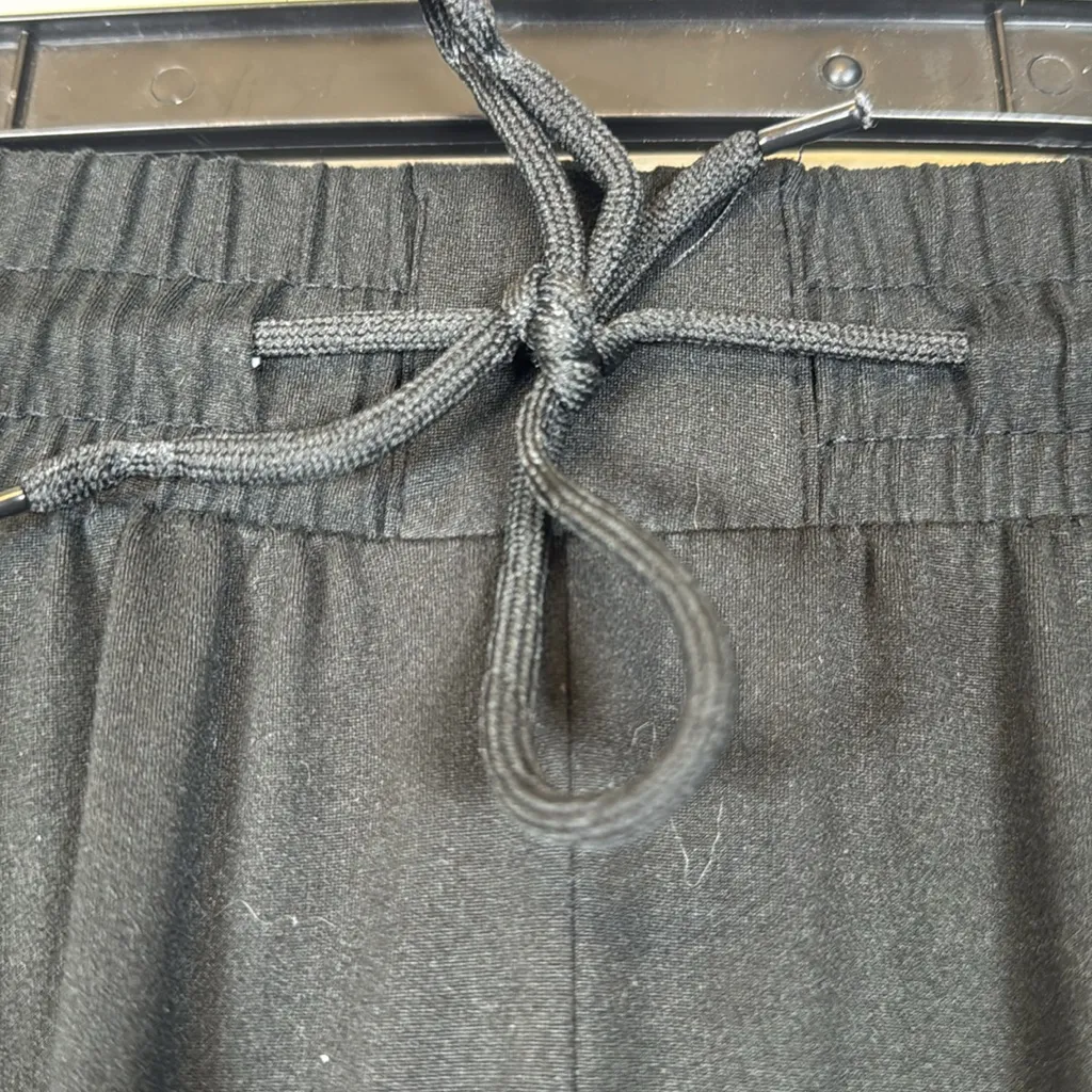 Black Cropped Pocketed Drawstring Joggers Size XL EUC #5757 - Image 3